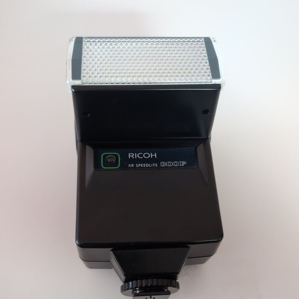 Ricoh XR Speedlite 300P TTL Flash Diffuser & Soft Case Included